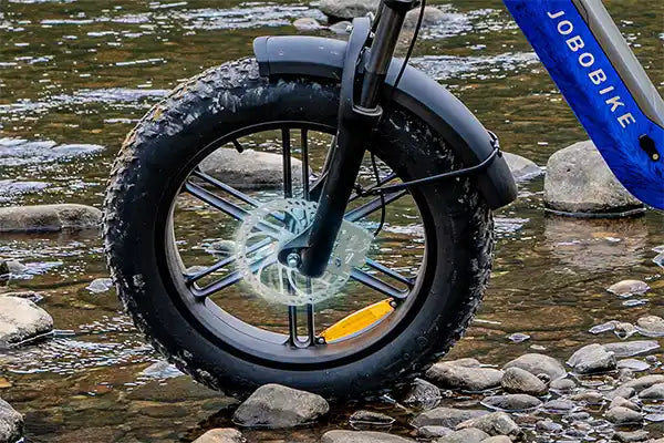 Pojedynek hamulców w e-bike’ach: Klasyczne vs. Motor Cut-Off