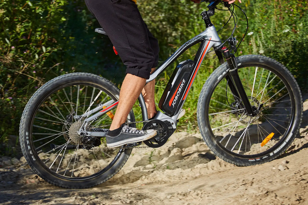 Fizyka podczas podjazdów – jak silnik pomaga pokonywać strome wzniesienia