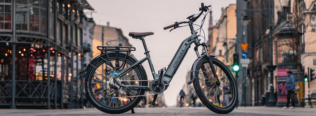 JOBOBIKE Lyon — męski, miejski rower elektryczny z ramą typu Step-thru oraz silnikiem umieszczonym centralnie